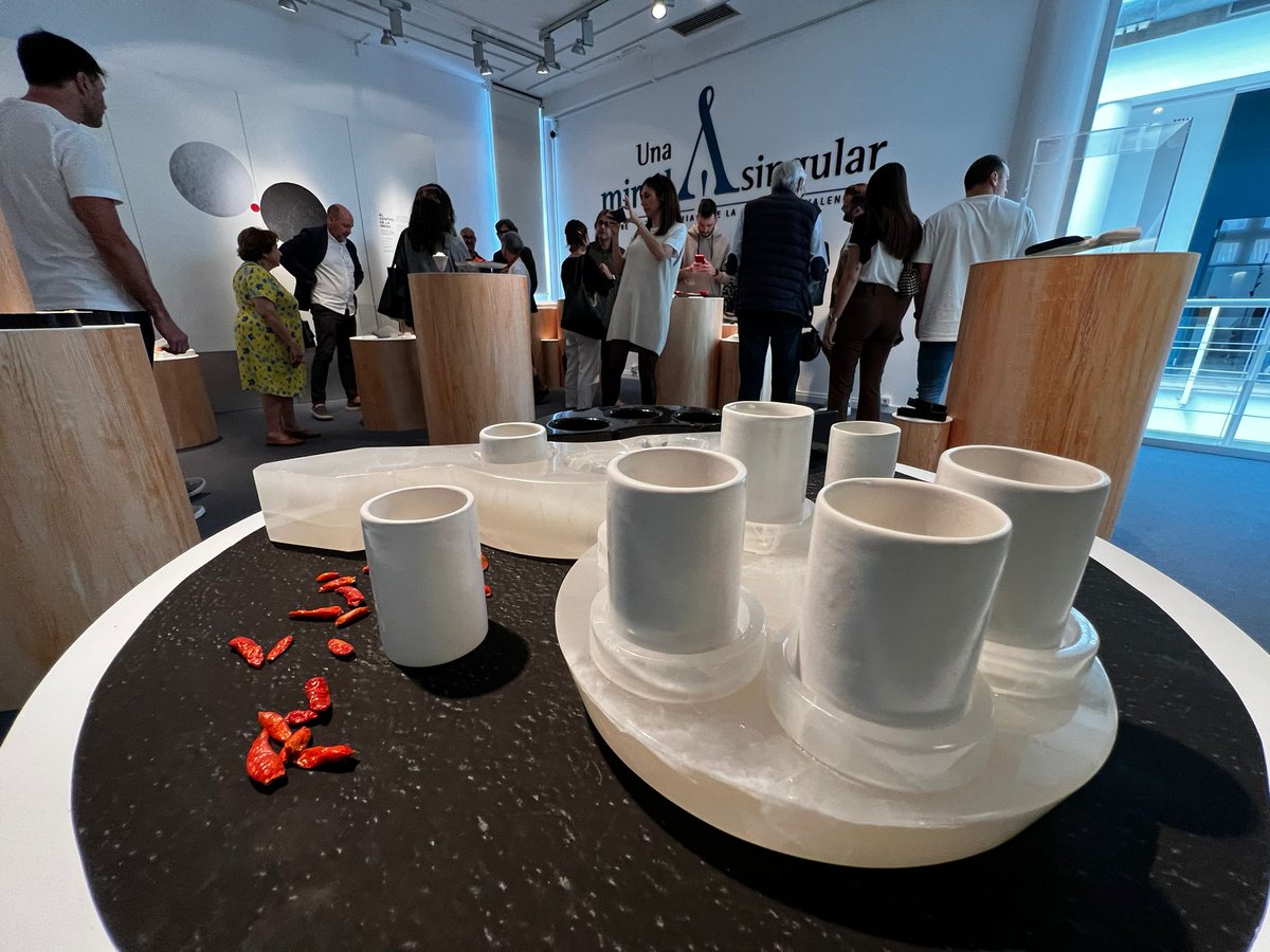 HectorRodrigoMx's tweet photo. “AL CENTRO DE LA MESA, UN MARIDAJE DE DISEÑO ENTRE MÉXICO Y ESPAÑA”

🔸 En la exposición participó la @UAnahuacPuebla 

#ConoceMásEn 👇
https://t.co/BFvrKxJd6T https://t.co/Wwv81Cyt1M