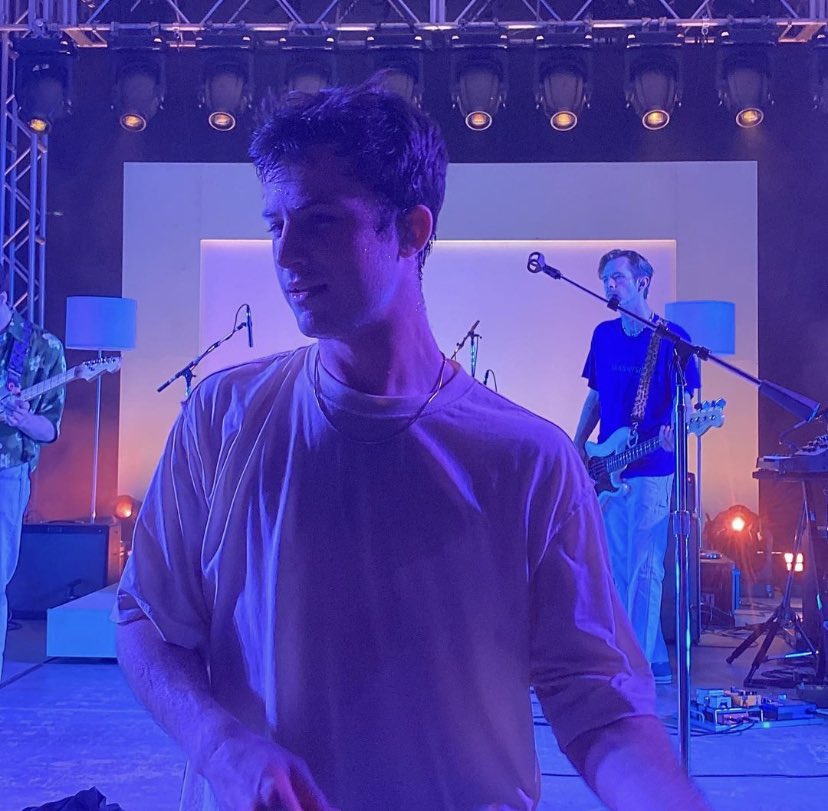 wallowsfiles's tweet photo. dylan minnette i am on my knees https://t.co/WsX3EBw5C1