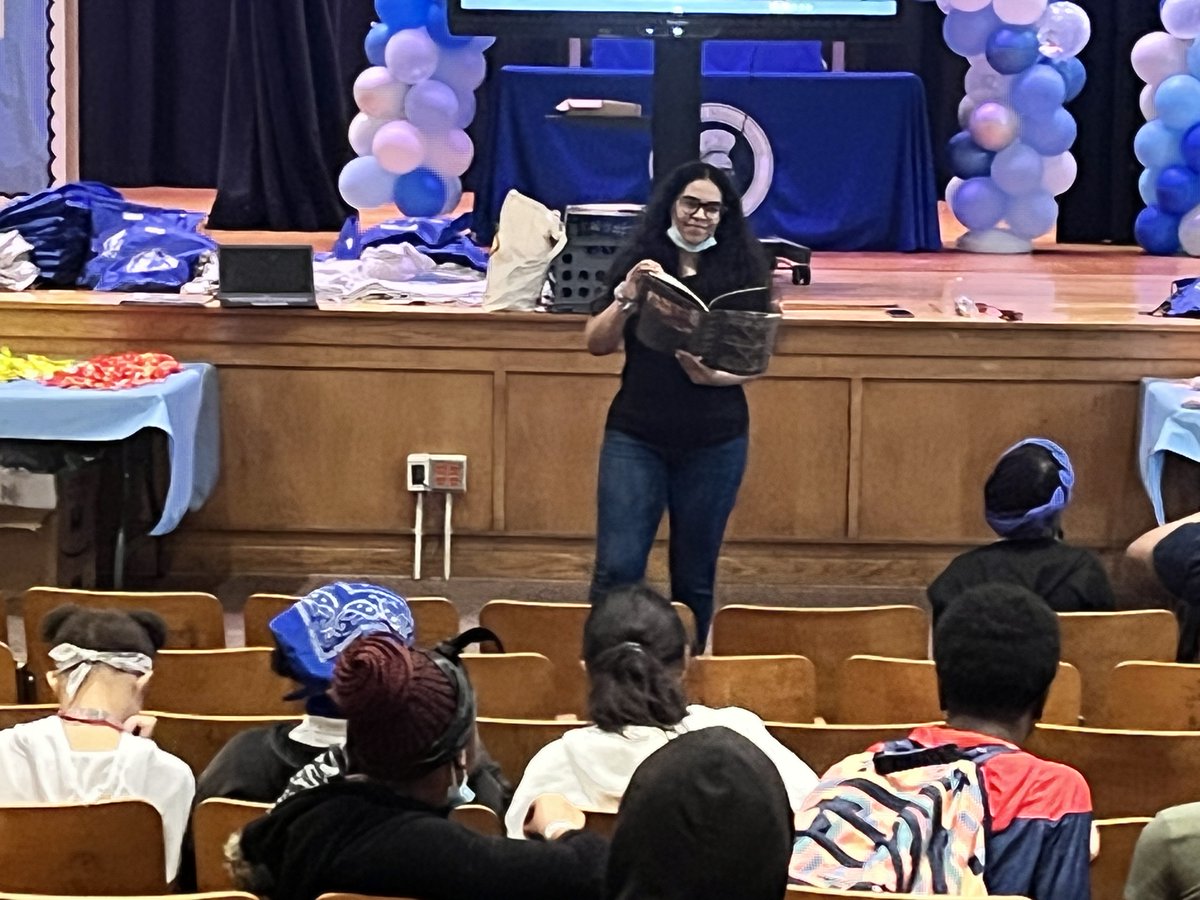 TWBrowneReads's tweet photo. Celebrate books that reflect everyone! Our 2022 Dia Read-A-Thon and classroom read alouds. A special thank you to to the Texas Libraries and Archive Foundation and the Edouard Foundation for providing us with the Lone Star Día Grant. #txcenterforthebook https://t.co/dscdesi12o
