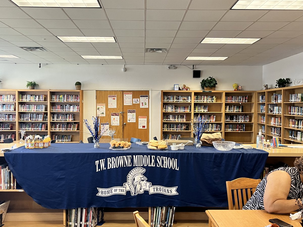 TWBrowneReads's tweet photo. Celebrate books that reflect everyone! Our 2022 Dia Read-A-Thon and classroom read alouds. A special thank you to to the Texas Libraries and Archive Foundation and the Edouard Foundation for providing us with the Lone Star Día Grant. #txcenterforthebook https://t.co/dscdesi12o