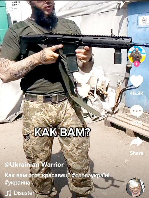 RyszardJonski's tweet photo. According to unofficial data, Poland has just sent 10,000 C16A2 Grot assault rifles to Ukraine. Ukrainian soldiers appear with them in photos posted on Twitter. And on the Ukraine Weapons Tracker website, they praised the Polish rifle as practical, light and accurate. https://t.co/KqP7AUnCfR