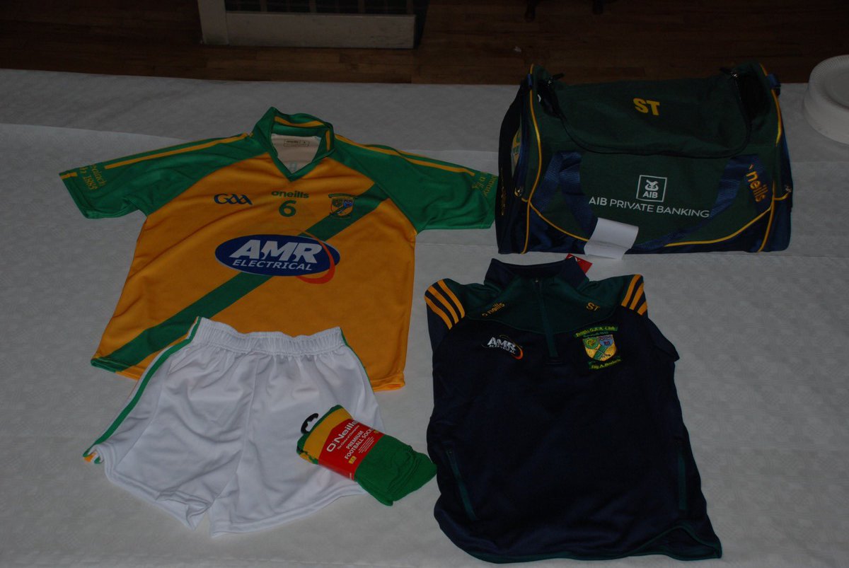 Our U13 boys got some new gear recently and was all on show at the Dory Murray tournament on Sunday last. Big thank you to our generous sponsors Aaron Gernon (AMR Electrical) and John Phillips (AIB ) who presented the boys with the new gear recently
#faughsabu