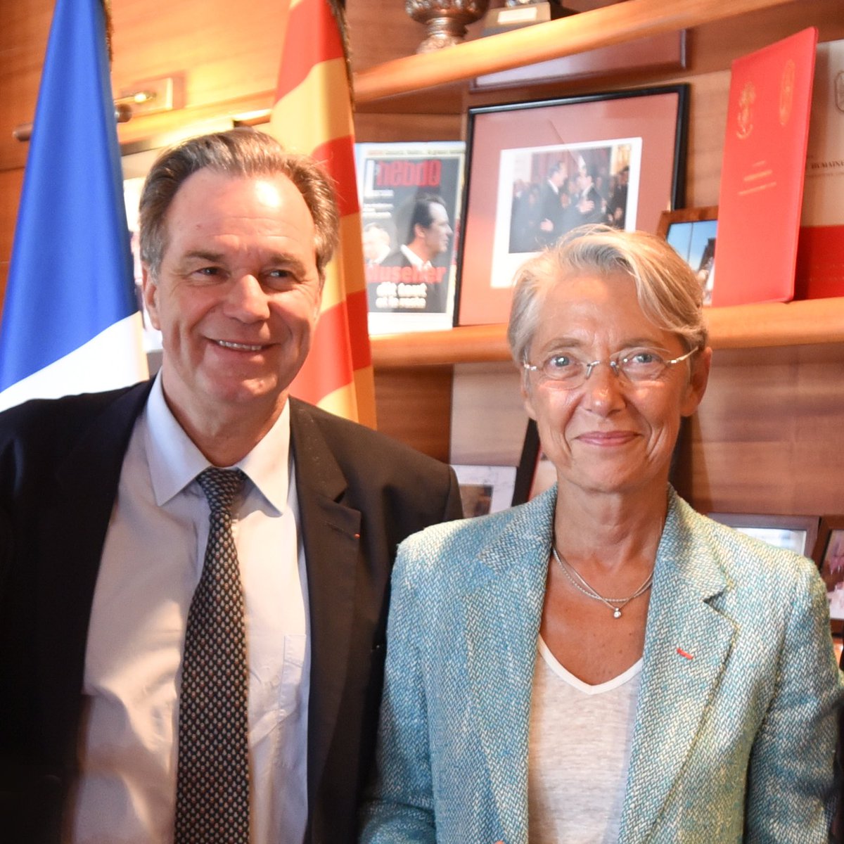 RenaudMuselier's tweet photo. La nomination d’@Elisabeth_Borne à #Matignon est une excellente nouvelle pour la France.

Pendant 5 ans, sur les thématiques des transports, de l’environnement comme de l’emploi, j’ai pu mesurer sa compétence et son engagement pour la #France.

@EmmanuelMacron fait un bon choix. https://t.co/XnL4mYcqBD