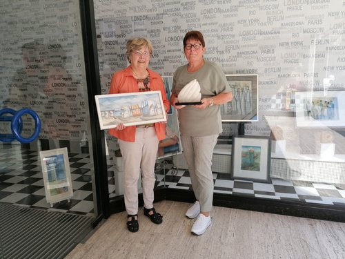 Duftige Pastellmalerei und handfeste Speckstein-Skulpturen dlvr.it/SQT4FQ