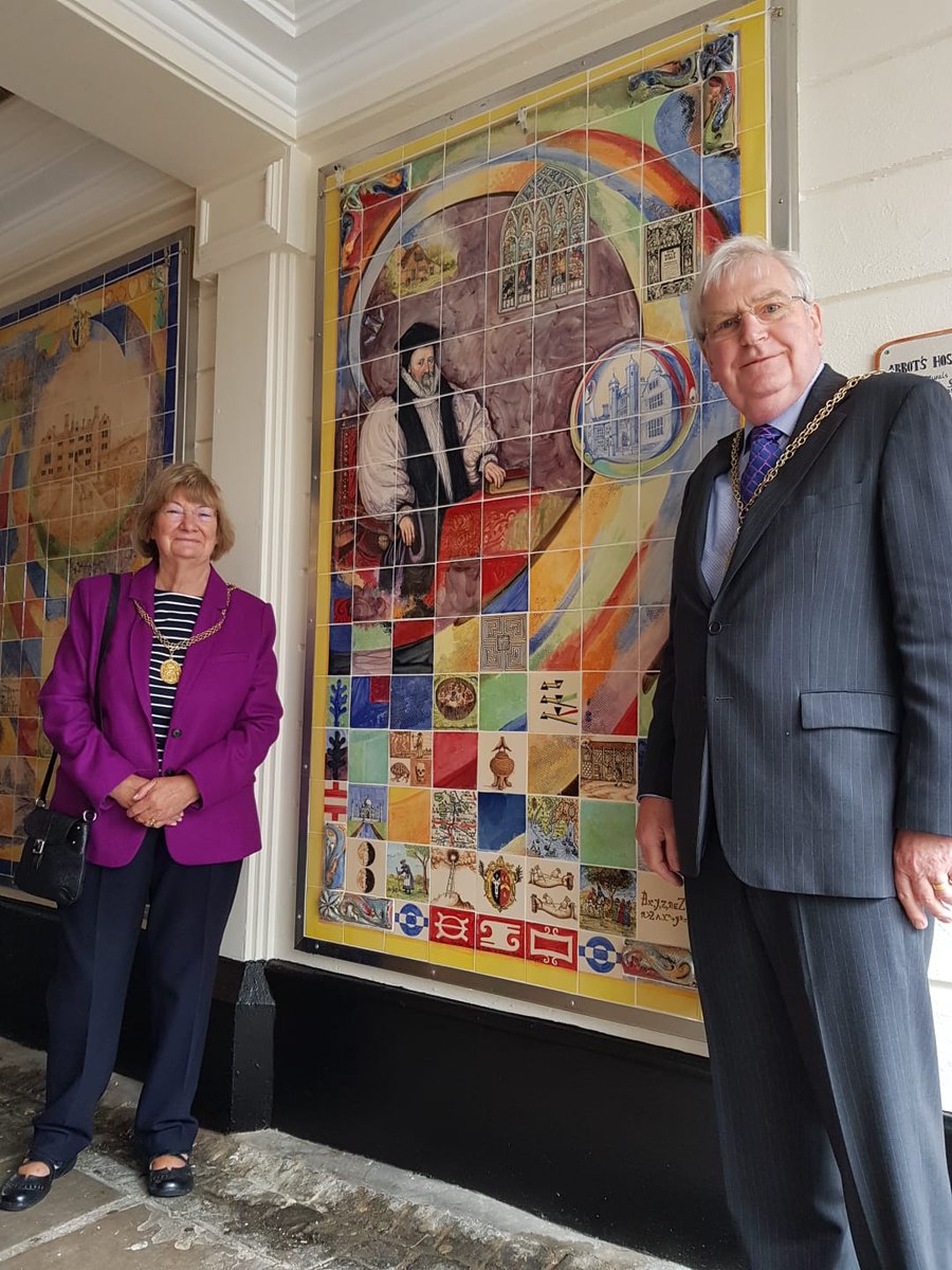 Revealed at last! These beautiful murals in Jeffries Passage were unveiled this morning.  Why not take a stroll this lunchtime and see them for yourself! #celebrateguildford #guildfordhighstreet #isupportguildford