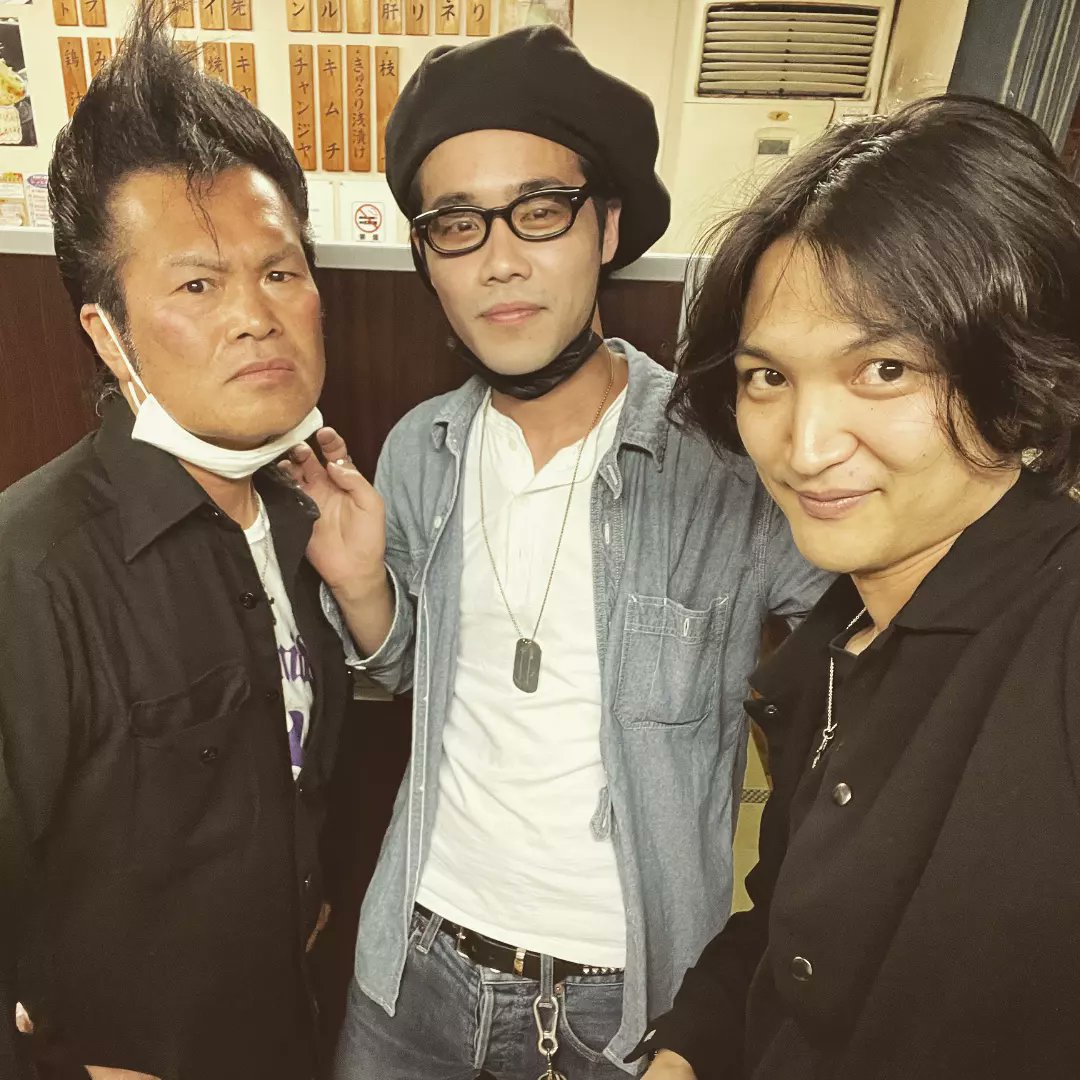Jet761Boogie's tweet photo. 昨夜、松阪ROCKERS CLUB
ありがとうございました!
主催の辻坂さんと初めてお会いしたのは、まだ僕が高校生の頃。
10代の頃からの仲である #THELACKS のタカシも同じ頃に辻坂さんと出会う。
こういう形で共演出来たことを嬉しく思います!
込み上げてくるものがあるステージでした。
#Take1outheCasbah https://t.co/eZZYoppTm5