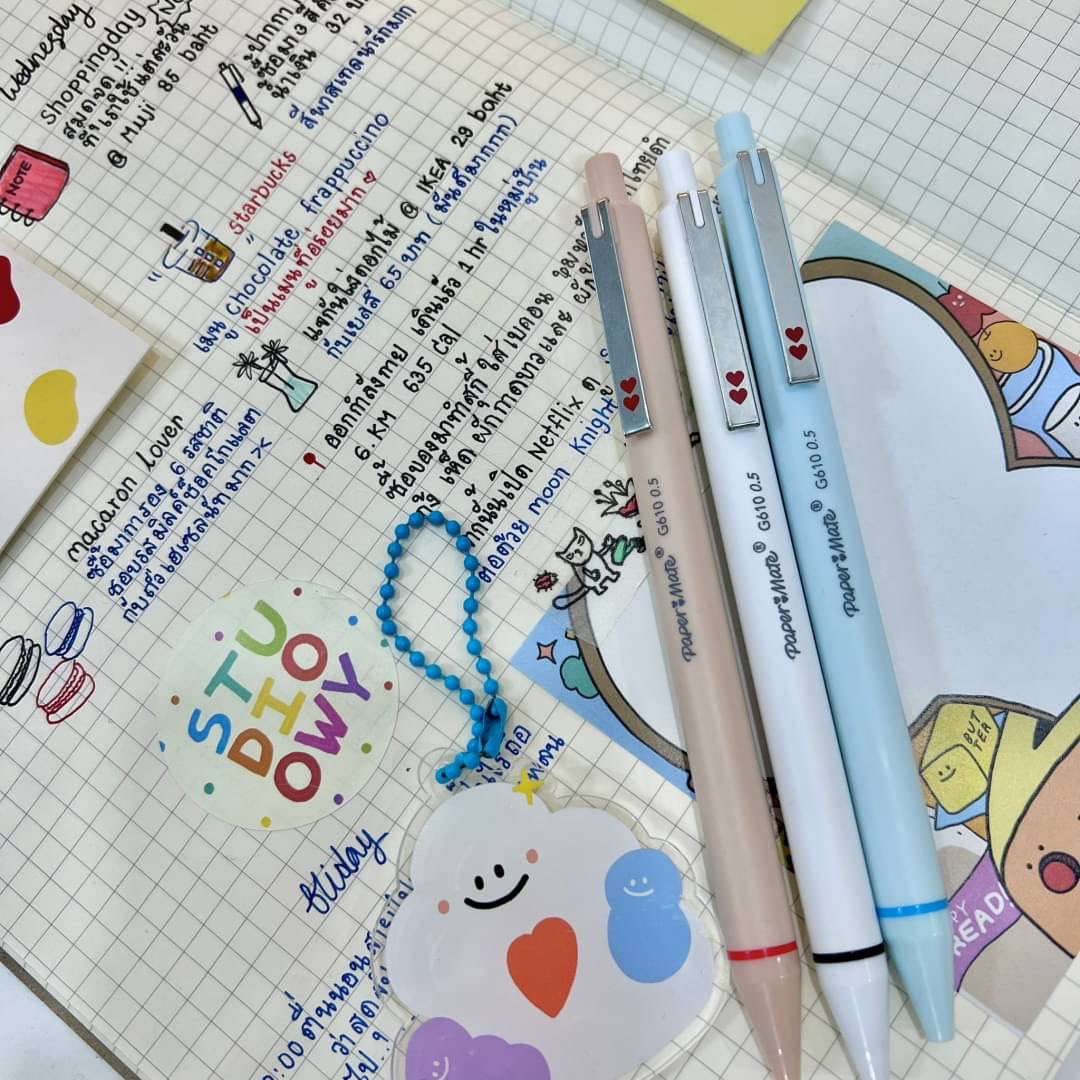 KasinoYou's tweet photo. รีวิวปากกาที่ชอบใช้ เขียนลื่น ราคาถูกและดี ใช้วาดรูปหรือเขียนได้หมด หมึกไม่เลอะเลยจ้า สีเข้มสดมาก 🖊
#PapermateGSeries https://t.co/wErhCfhH37
