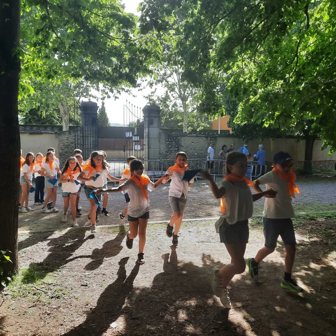 Els nens i nenes de 4t de Primària hem après a ballar sardanes amb el SardaGes.

 🟡🔴🟡🔴🟡🔴🟡🔴🟡

Ahir ho van demostrar a l'aplec de Torelló amb les diferents associacions: #agrupaciósardanistatorelló,  <a href="/BellpuigCobla/">Bellpuig Cobla</a> , <a href="/laLlobregat/">CoblaLaLlobregat</a> , @cobla_mil