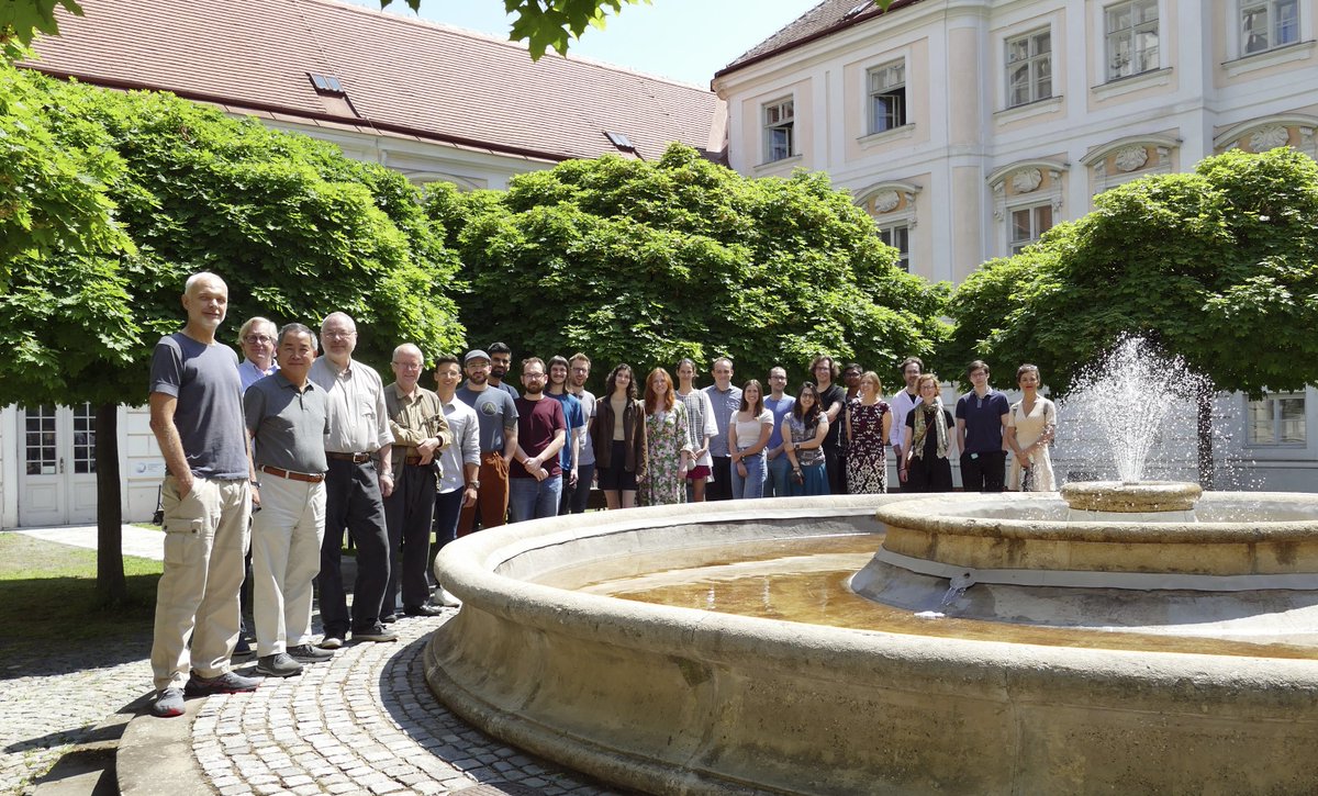 CSHVienna's tweet photo. Best mood among partipicants of the #CSHVienna #SpringSchool on the Evolution of #SocialComplexity, organized by CSH team leader @Peter_Turchin. 
1,5 more days to go! 

https://t.co/4LfCwA4o5H https://t.co/YiTUnnMfBu