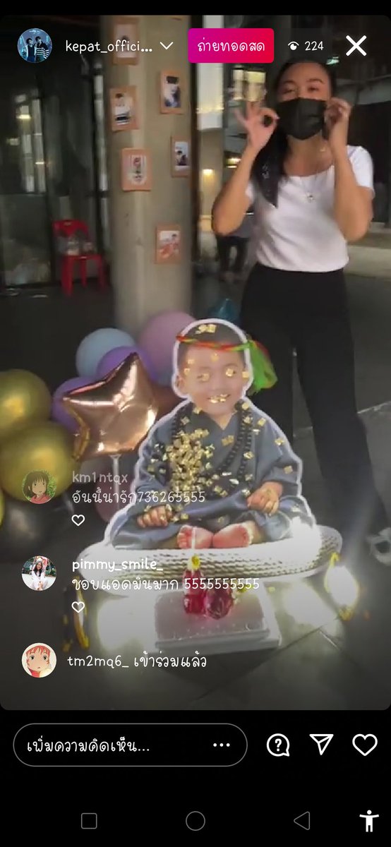 อันนี้ต้องมีติดบ้านนะคะ ไหว้ได้ ป้อนน้ำแดงน้องได้ แต่ใครมันเอาแผ่นทองไปแปะตาน้องคะ!! น้องมองไม่เห็นค่ะ!!555555555