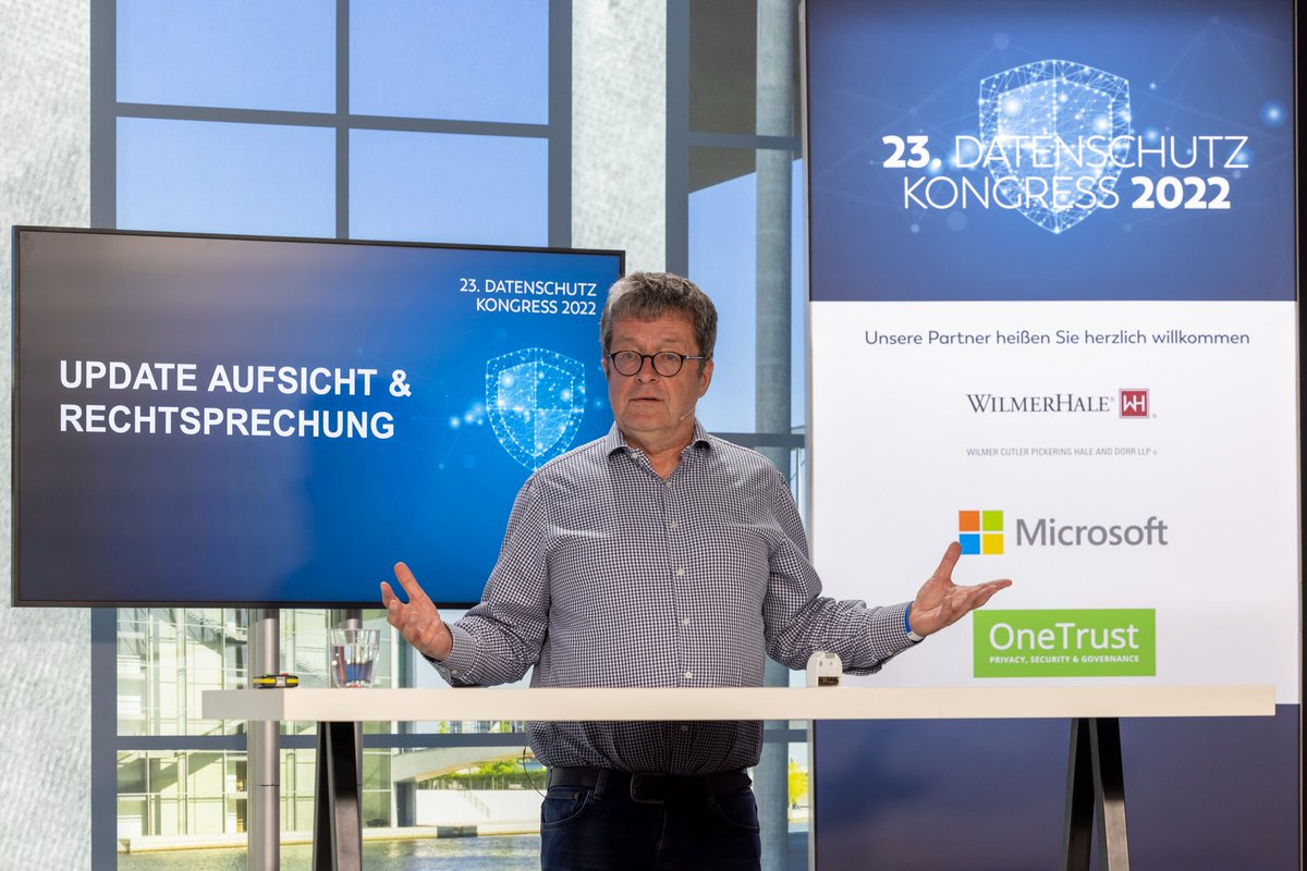 On point <a href="/HoerenThomas/">Thomas Hoeren</a> @WWU_Muenster: Fantastischer Vortrag zu 5 Trends im #Datenschutz: 1. Klagen, klagen, klagen - materielles Datenschutzrecht 2. #Auskunftsansprüche Ernst nehmen 3. Bußgeldverfahren &amp; Sanktionierung 4. TBDF - der neue #PrivacyShield 5. Data Act &amp; Co #dsk22