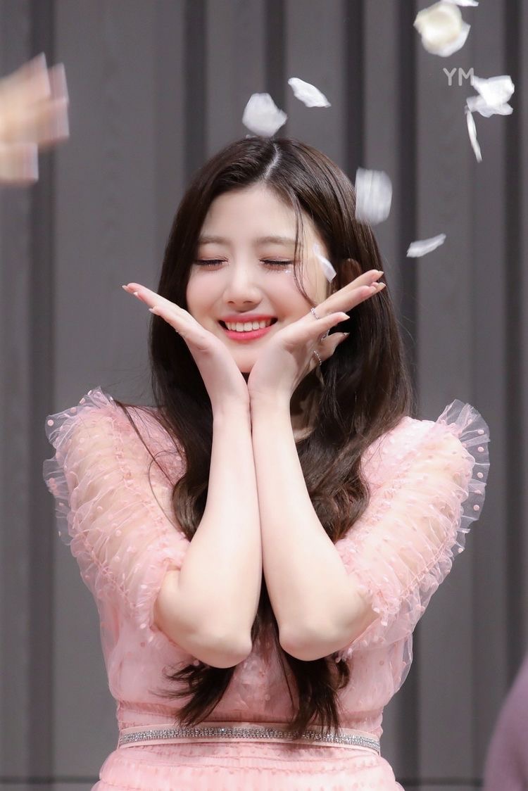 hourchebul's tweet photo. ↳🌷#유주 #yuju <3 
#체리블렛 #cherrybullet 
@cherrybullet https://t.co/zv9reCFPrD