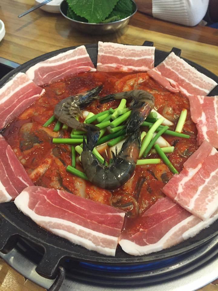 gumgumgummm's tweet photo. @AprilPrae แนะนำร้านนี้นะคะ ไปเกาหลีคือกินทุกรอบเลยค่ะอร่อยมากตอนท้ายมีเอาข้าวกับไข่กุ้งมาใส่ด้วยค่ะ  hong’s Jjukkumi อยู่ฮงแด https://t.co/pLkBEcodBD