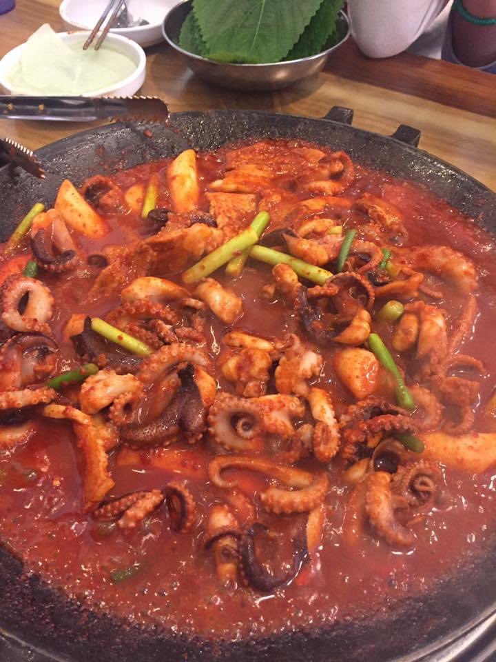 gumgumgummm's tweet photo. @AprilPrae แนะนำร้านนี้นะคะ ไปเกาหลีคือกินทุกรอบเลยค่ะอร่อยมากตอนท้ายมีเอาข้าวกับไข่กุ้งมาใส่ด้วยค่ะ  hong’s Jjukkumi อยู่ฮงแด https://t.co/pLkBEcodBD
