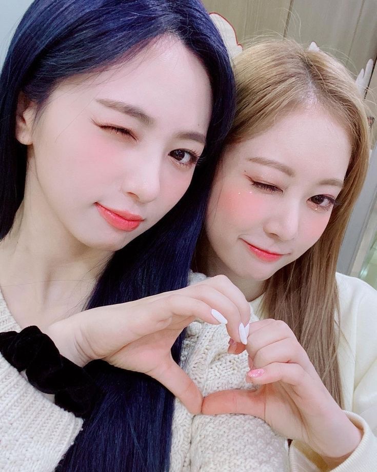 hourchebul's tweet photo. ↳🌷#보라 #bora #지원 #jiwon <3 
#체리블렛 #cherrybullet 
@cherrybullet https://t.co/OkgkDOkNu7