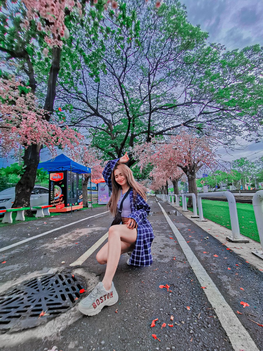 iBuss22's tweet photo. เราชอบถ่ายรูปตอนเผลอ แล้วเธอละชอบเราตอนไหน 😋🤭 

#แคปชั่นเด็ด #แคปชั่น #แคปชั่นน่ารักๆ #แคปชั่นกวนตีน #แคปชั่นตลก https://t.co/PmMRqO5y19