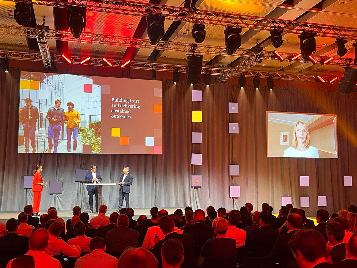 Vienna, 2 days, hundreds of partners from 6 countries: I really enjoyed the personal reunion and the inspiring presentations at our #PwC Partners' Conference. Thanks to all involved!