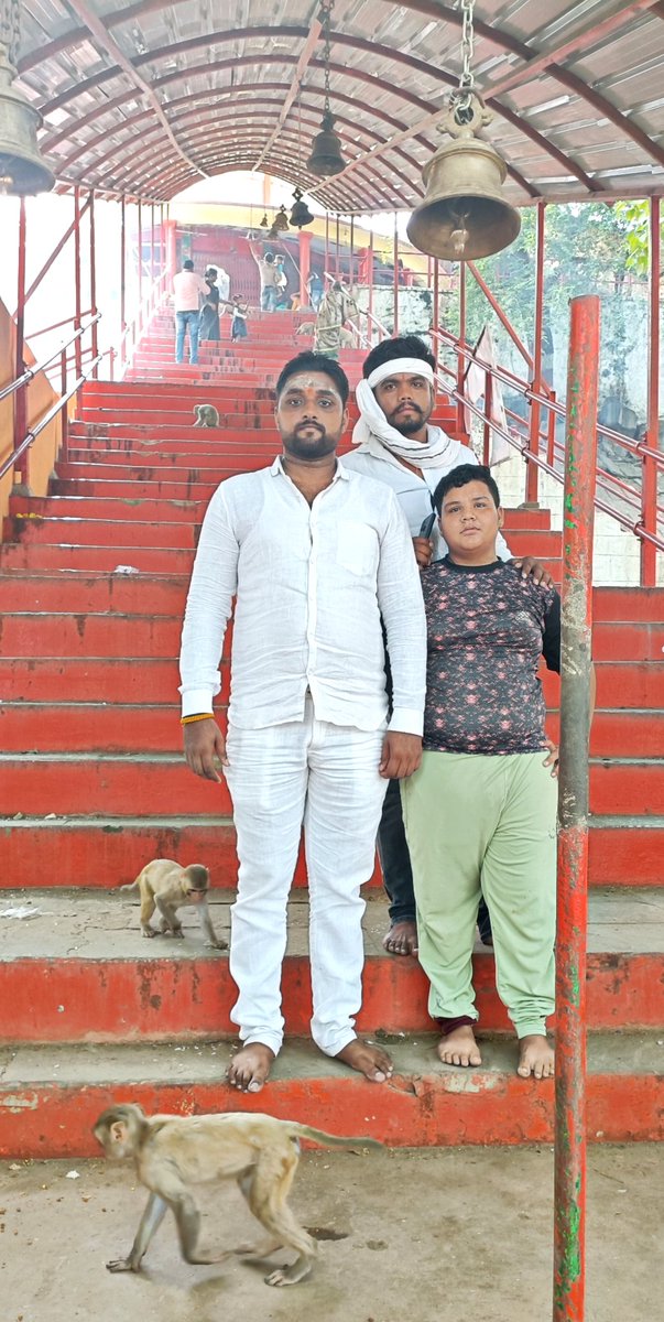 PIYUSHPANDEYBI1's tweet photo. आज सुजावन देव घूरपुर तथा मनकामेश्वर महादेव लालापुर मंदिर में पूजा अर्चना करने का सौभाग्य प्राप्त हुआ।
🙏हर हर महादेव 🙏 https://t.co/Y7xzboBF02