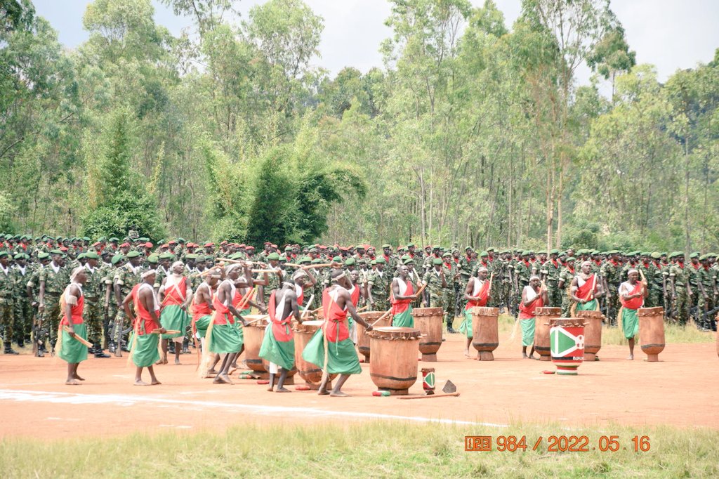 RTNBurundi's tweet photo. #Burundi : Le Général Prime Niyongabo, Chef de @fdnbbi rehausse par sa présence les cérémonies d'ouverture du championnat militaire édition 2021-2022. Les cérémonies se déroulent au centre commando de #Gitega https://t.co/0lwIbuXQgW