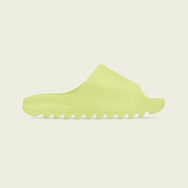 citybob's tweet photo. YEEZY SLIDE ADULTS is dropping on CONFIRMED. Sign up now. #adidasconfirmed https://t.co/sYcjG6ZHV0 https://t.co/uiUt4RUT9d