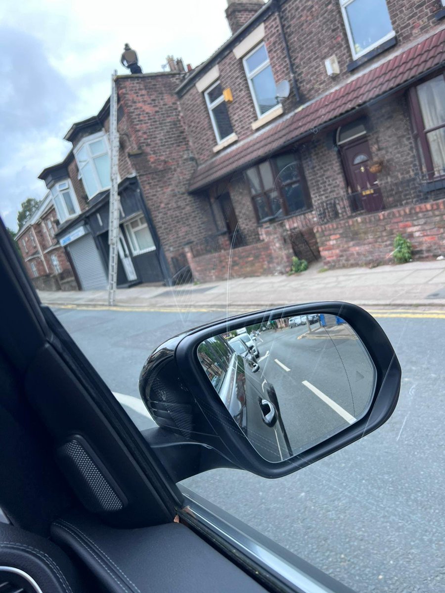 #healthandsafety nightmare! No one footing a seemingly unsecured ladder in an area that should be cordoned off!🤯 Not only is the workman putting his safety at risk, but the business at risk of hefty fines and potential legal ramifications 😰