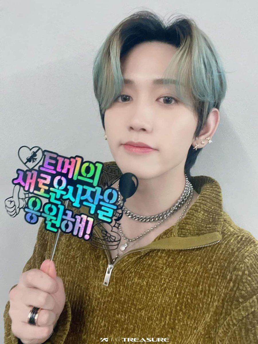 jjanghuluhao's tweet photo. mashiho the prettiest ever 🥺💙😭 https://t.co/YzRFocUtax