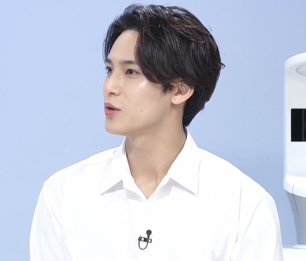 mingyu0_0's tweet photo. いかにもモテモテない感じなのに、つま先がずっと可愛すぎて気が狂いそうだった1時間😍
ほっぺとかツヤツヤなの❤️
ツヤって光るたびに目潰しにあったわ❤️
ミンギュさらんへーー🫶
#LANCOMExMINGYU #MINGYU #민규 @pledis_17 https://t.co/eHS52ADVWQ