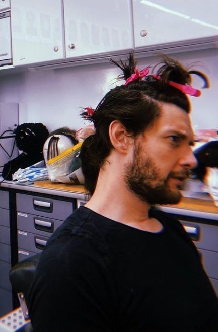agottakgae's tweet photo. the darkling's hairstyle in s2 should just be this https://t.co/IUYHrzwWlB
