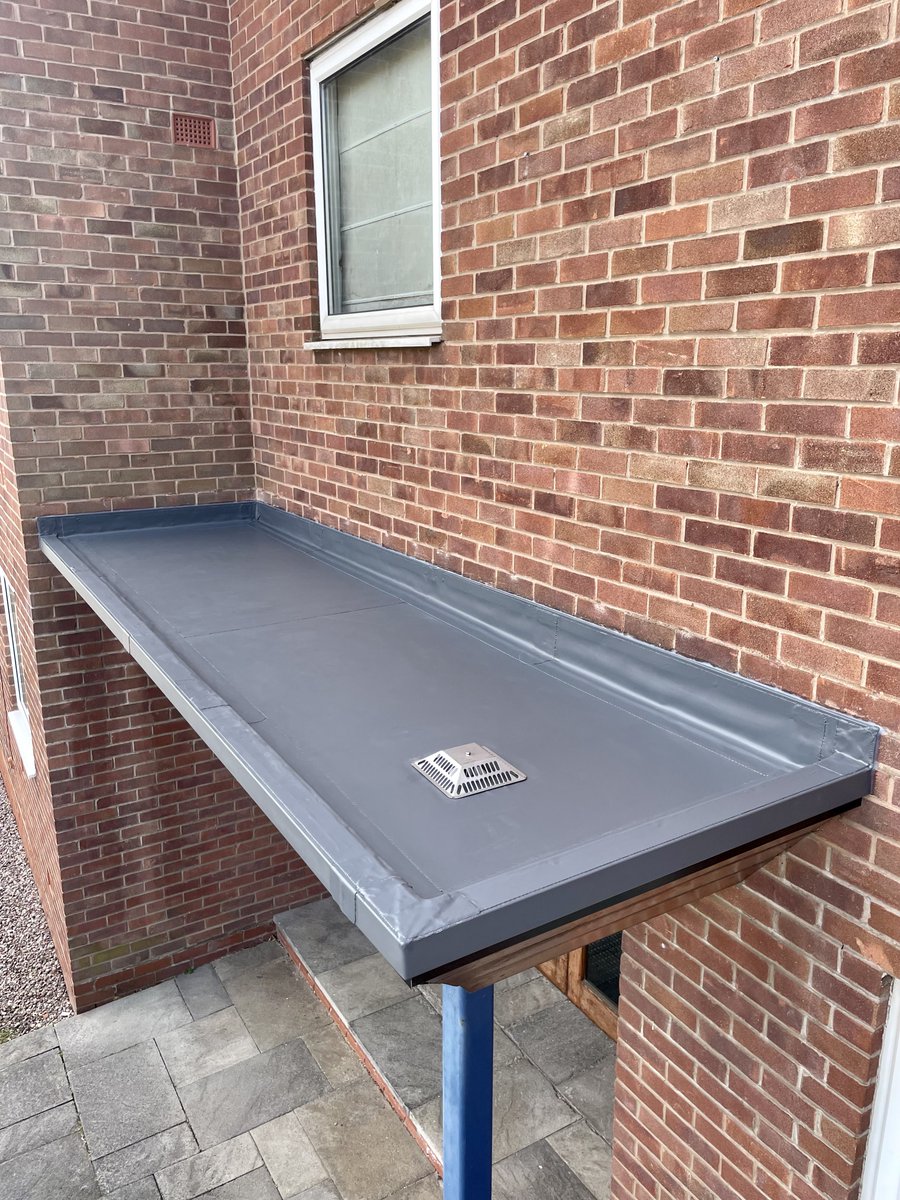RoofAssured's tweet photo. R & R Services installs #Sikaplan #RoofPro single ply membrane on porch roof at block of flats in Birmingham. The Sikaplan roofing solution is perfect for both large and small installations. https://t.co/bmupTFYPvW #flatroof #porchroof #installer https://t.co/0T2GJbLBZx