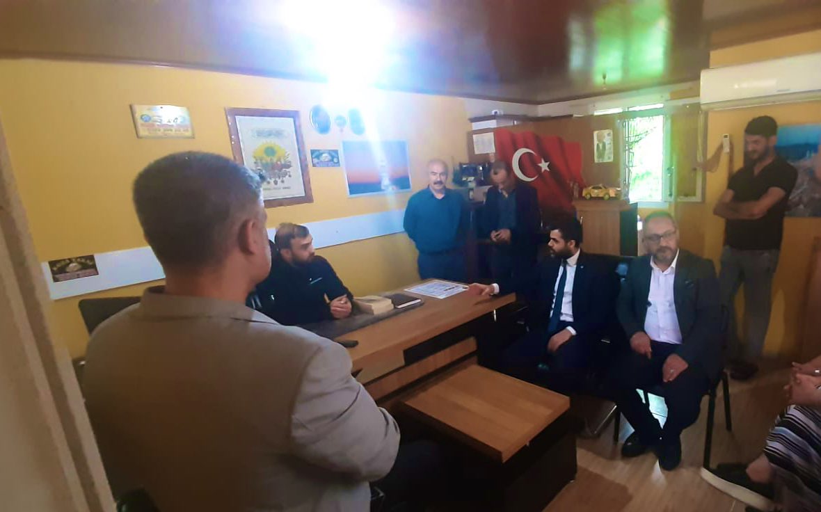 📍Sarıçam

İlçe Başkanımız <a href="/KurumogluAli/">Ali KURUMOĞLU</a> ve Teşkilat Mensuplarımızla Taksi Durağı esnaflarımızı ziyaret ettik.

Artan mazot fiyatlarından tariflerin hem yüksek olması hem de vatandaşın hayat pahalılığından taksiye binememesi esnafı perişan etmiş! 

👉 Beceriksiz yönetim Gidecek