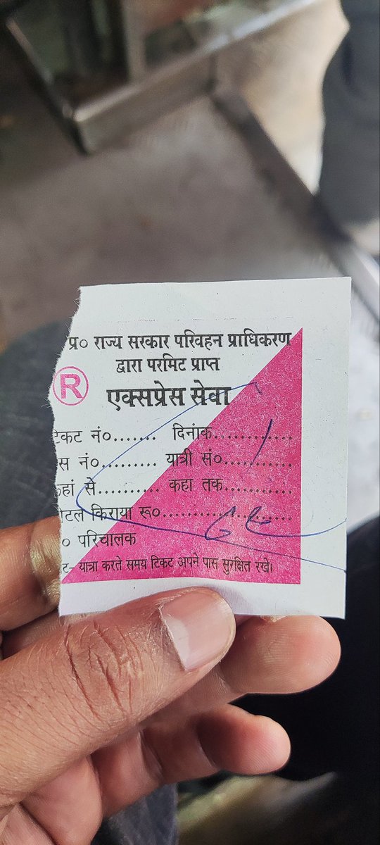 <a href="/UPSRTCHQ/">UPSRTC</a> <a href="/CMOfficeUP/">CM Office, GoUP</a> परिवहन  बस जैसे अपने  को रंगकर सड़क पर यात्रियों के साथ कर रहे मनमानी.. ऐसे बस का रंग बदलने की व्यवस्था हो जिससे आम नागरिक सहजता से फर्क समझ सके और  इनकी मनमानी का शिकार  होने से बचे.....