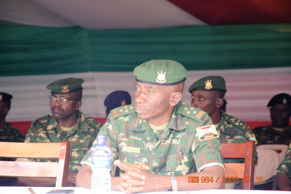 RTNBurundi's tweet photo. #Burundi : Le Général Prime Niyongabo, Chef de @fdnbbi rehausse par sa présence les cérémonies d'ouverture du championnat militaire édition 2021-2022. Les cérémonies se déroulent au centre commando de #Gitega https://t.co/0lwIbuXQgW