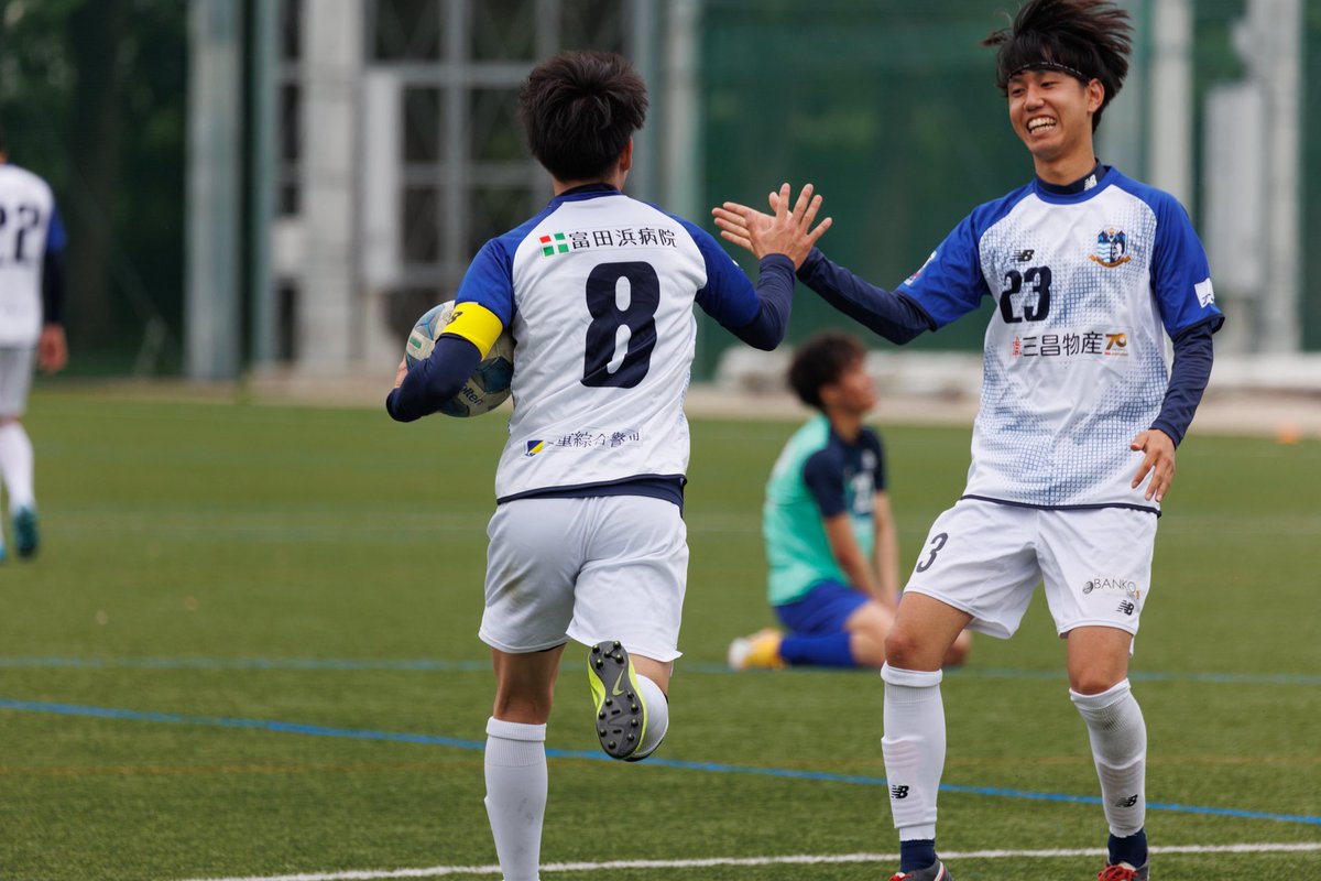 kooskee10's tweet photo. 昨日はいつぶりかの90分フルタイム出場と点を決めることが出来ました。
試合は途中退場者を出し10人になるも、ロスタイムになんとか決めて引き分けに。
今日は身体が悲鳴をあげております。

まだまだこれから。 https://t.co/kLqlfrokiN