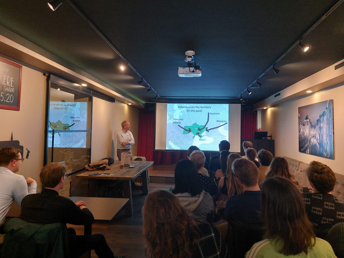 Last Tuesday we had a talk on the history of Ukraine from Leo Paul. The talk was part of our themed week. We have an intellectual evening like this every Tuesday. Join us tomorrow, where Loet Berkelmans from Flekszorg will talk about sex as care fb.me/e/3fRsi2U1R