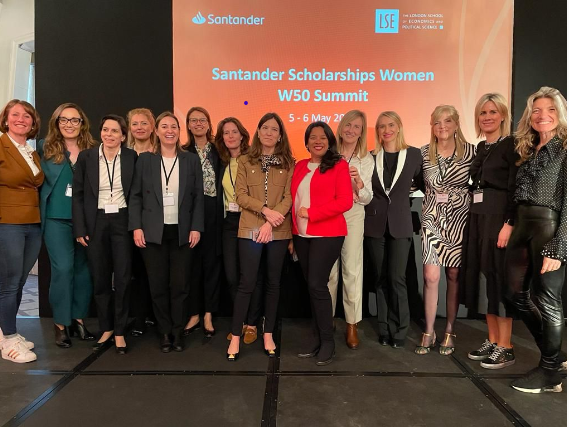 Women360Congres's tweet photo. te identificas con los 25 #insights de @peixco / Gemma Cernuda? 
https://t.co/WstNjulRMR 
#WomenOnBoard #EllasDeciden #Shethinking #Feminism #UCLAb https://t.co/cN5GbALKM4