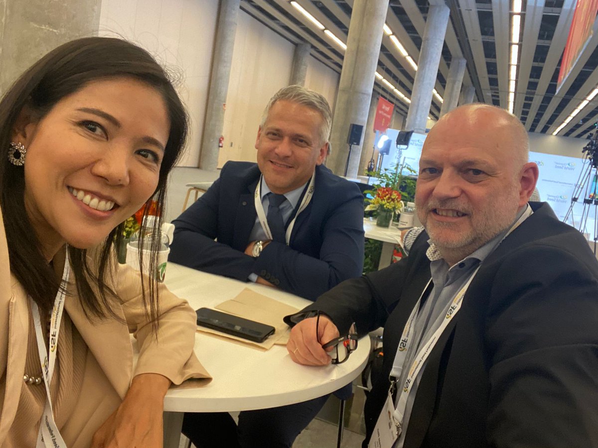 ISTAseedtesting's tweet photo. #WolrdSeed2022 Meeting of @apsaseed @OECDagriculture &amp; @ISTAseedtesting discussing future common project at @SeedFed Congress in #Barcelona 🇪🇸 
#ISTA #seedquality #seedtesting #seedtest #stronger4seed https://t.co/2LccFPyVlQ