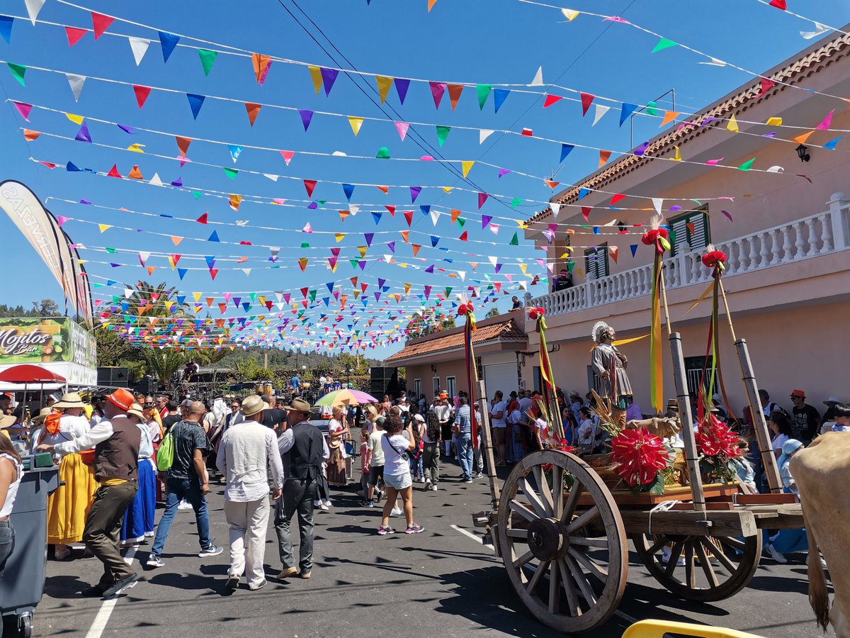 Ayer, 15 de mayo, fecha señalada para el Municipio de Santiago del Teide y, en concreto, para Arguayo, el CIT Sur en colaboración con el Área de Turismo del Ayuntamiento de Santiago del Teide, tuvo la oportunidad de ofrecer la Ruta a la Puerta Santa y Romería de Arguayo.