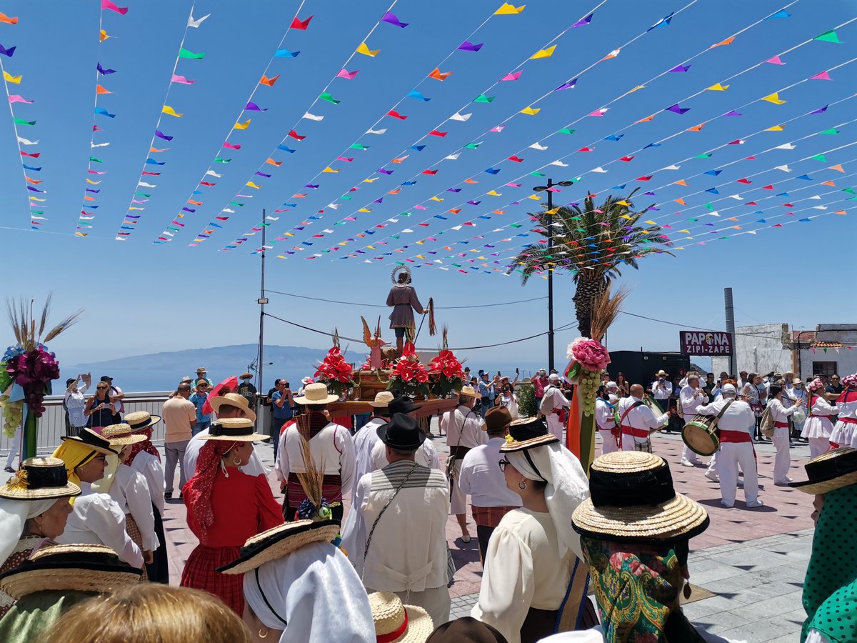 cit_sur's tweet photo. Ayer, 15 de mayo, fecha señalada para el Municipio de Santiago del Teide y, en concreto, para Arguayo, el CIT Sur en colaboración con el Área de Turismo del Ayuntamiento de Santiago del Teide, tuvo la oportunidad de ofrecer la Ruta a la Puerta Santa y Romería de Arguayo. https://t.co/Re53wf68m2