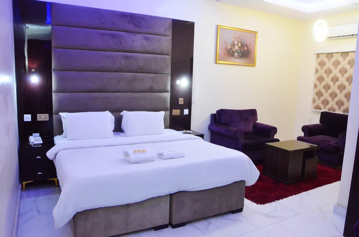 ParAstoriaHotel's tweet photo. Stay 3Nights with us &amp; get 1Night Free.
.
Buffet Breakfast for 2. 
Free WiFi. 
Unlimited access to the swimming pool.
Free welcoming refreshing.
.
Book via Whatsapp link in bio or book via our website.
#parkviewastoriahotel #hotelsinlagos #affordablehotelsinikoyi #lagosnigeria https://t.co/ChkPNU31Wf