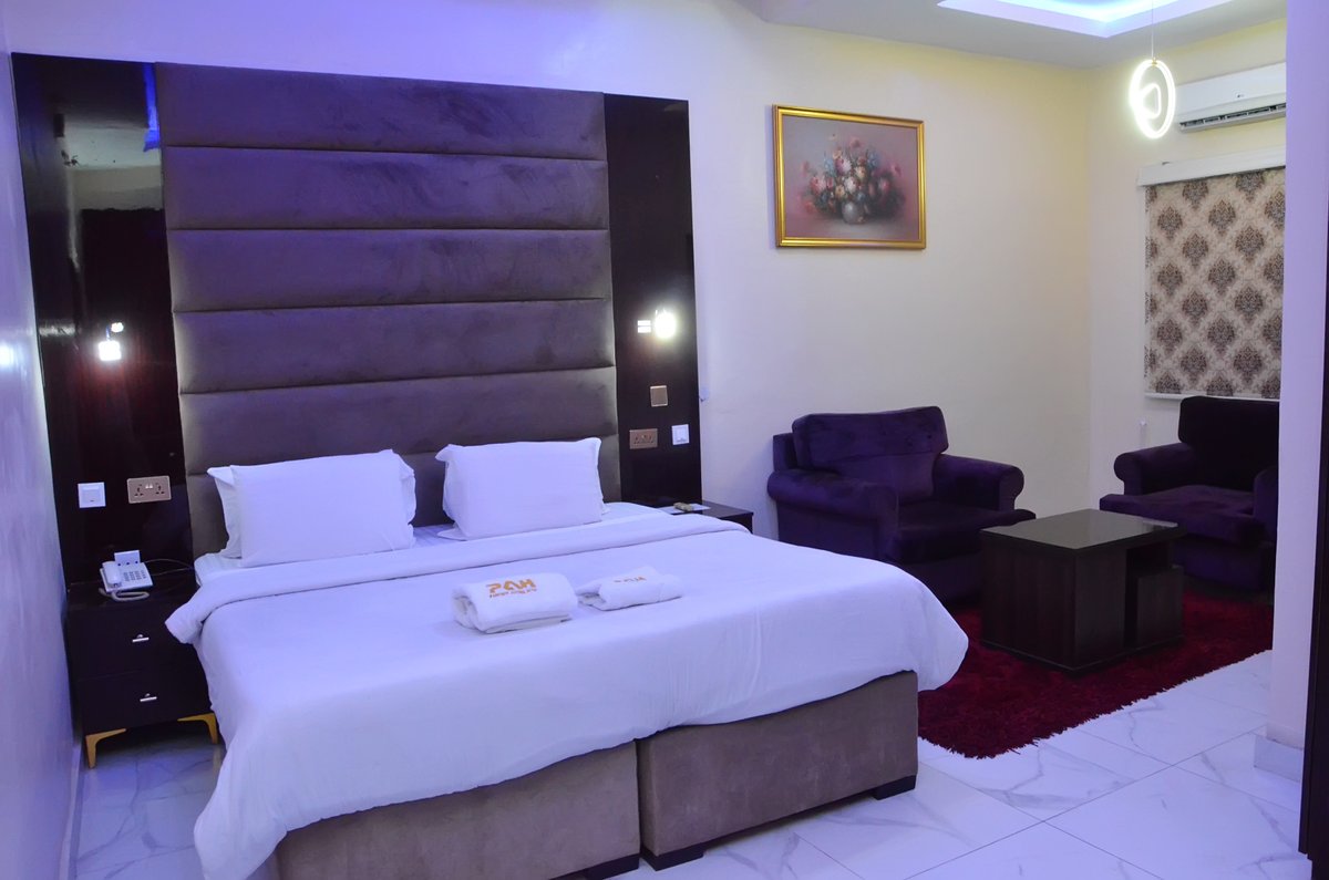 ParAstoriaHotel's tweet photo. Stay 3Nights with us &amp; get 1Night Free.
.
Buffet Breakfast for 2. 
Free WiFi. 
Unlimited access to the swimming pool.
Free welcoming refreshing.
.
Book via Whatsapp link in bio or book via our website.
#parkviewastoriahotel #hotelsinlagos #affordablehotelsinikoyi #lagosnigeria https://t.co/ChkPNU31Wf