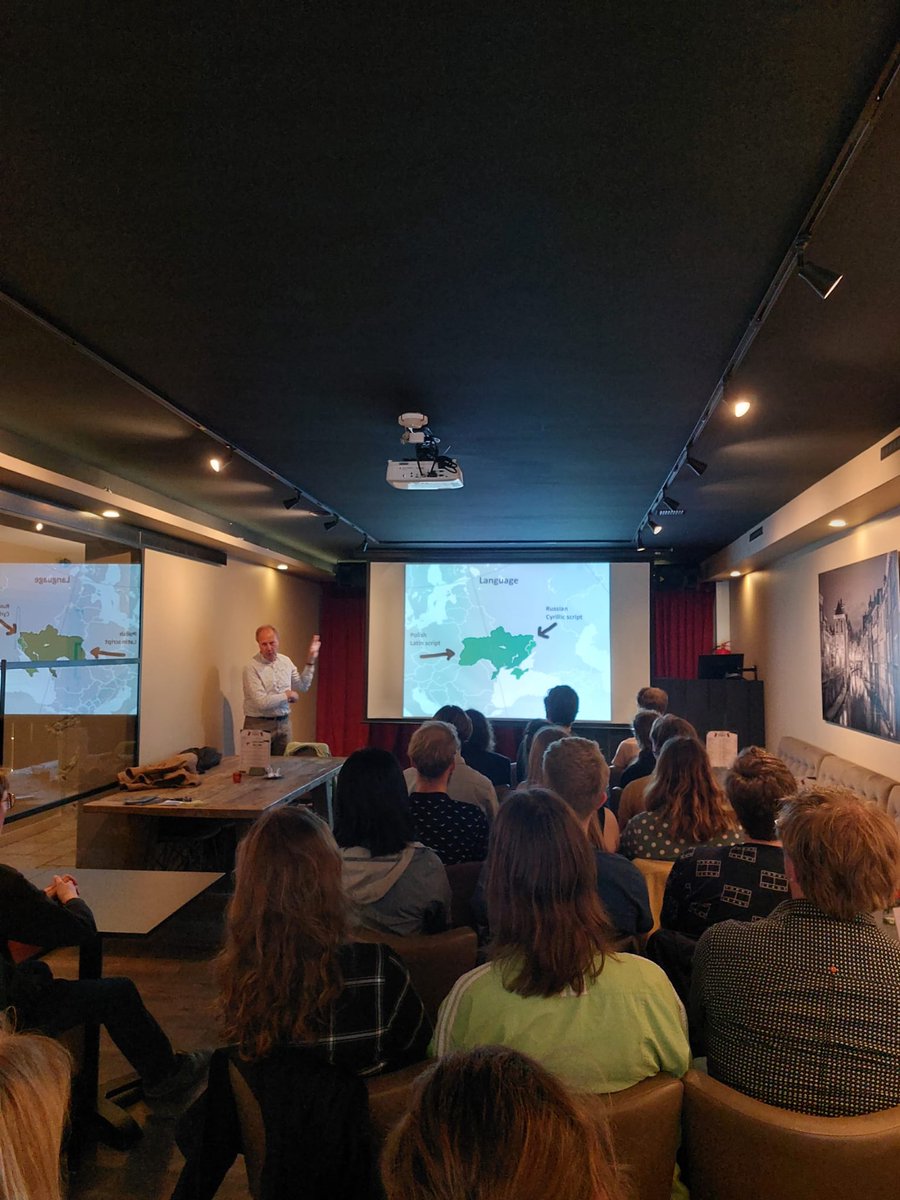 Afgelopen dinsdag hadden we een lezing over de geschiedenis van Oekraïne van Leo Paul. De lezing was onderdeel van onze themaweek. We hebben elke dinsdag zo'n intellectuele avond. Kom morgen, waar Loet Berkelmans van Flekszorg vertelt over seks als zorg fb.me/e/3fRsi2U1R