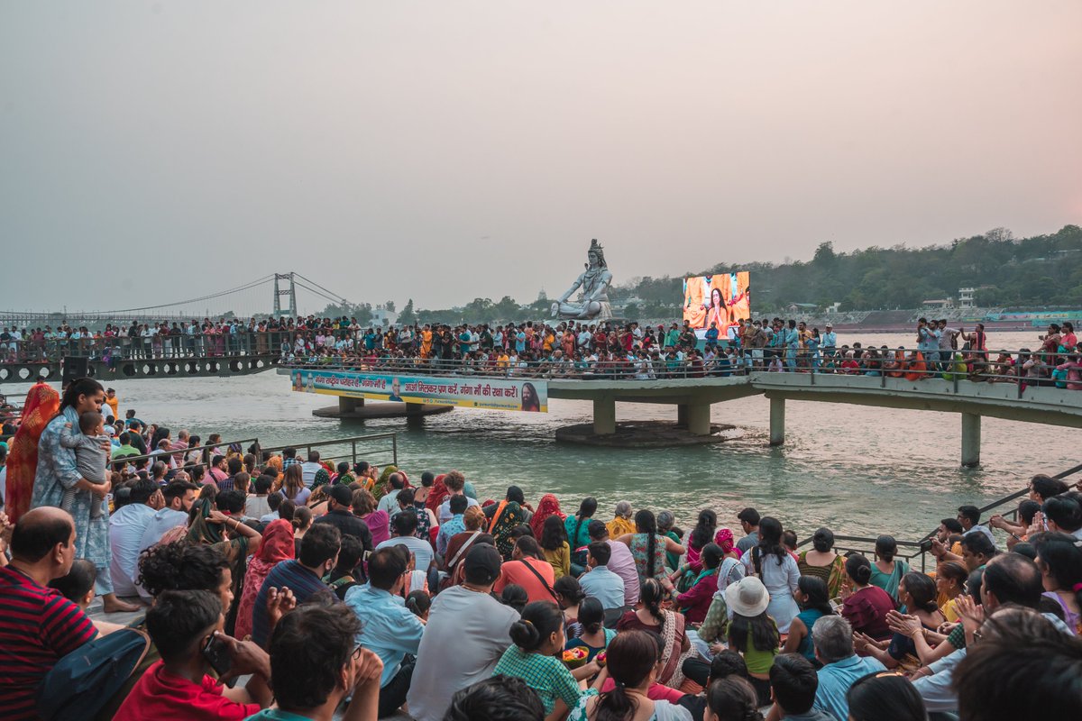WorldPeaceIndia's tweet photo. Holy banks of Maa Ganga, in the lap of the Himalayas at Parmarth Niketan, Rishikesh, Uttarakhand
.
.
.
.
.
.
.
#gangaaarti #parmarthgangaaarti #parmarthaarti #gangaaarti #ganga #mahadev #uttarakhand #uttrakhand https://t.co/S7RQ1nls6C