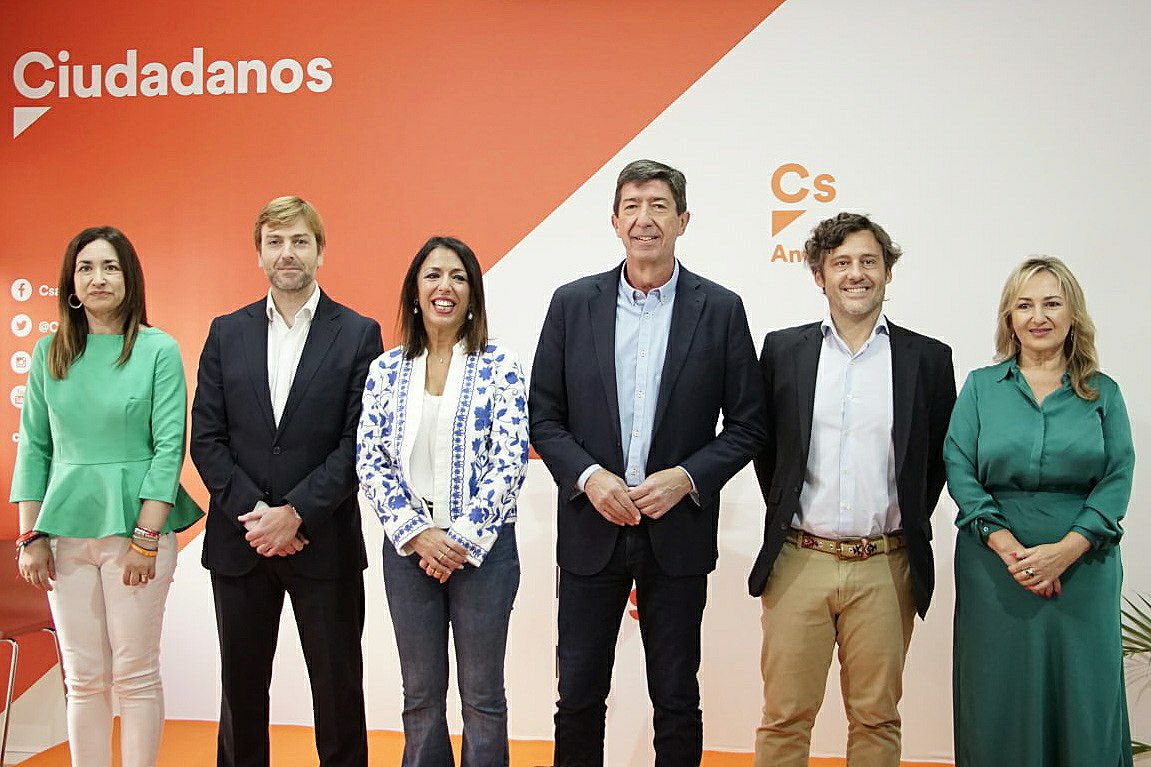 Afortunado por poder contar con este equipazo acompañándome en la candidatura de @CsSevilla_Prov.

Gente honrada, talentosa y con experiencia para resolver los problemas de los andaluces.

La #AndalucíaLiberal tiene al mejor equipo para seguir dejándose la piel por #Andalucía💪🏼💚