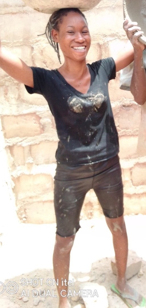 FavourFunminiyi's tweet photo. @emmabissong @JenniferOkuro Bro! See the legs nah... Nah she no sabi wetin she suppose buy. Shey nah leggings suppose dey the shoe ni??!😅 https://t.co/nx1sQlugvW