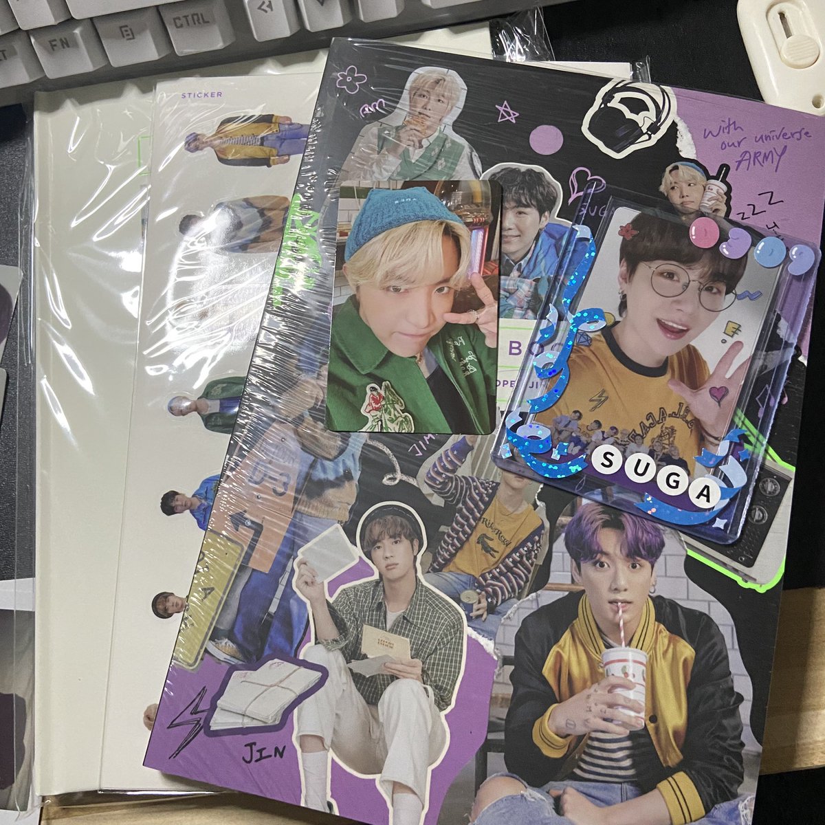 KiYoongMin's tweet photo. Nagpauwi ng sealed deco kit para sa pc na to. Ito talaga yung budol eh potek ka yoongi 😂

I pulled HOBI wohooo 💜 umuwi ka din sa wakas. I got my deco kit to my no. 1 go to shop, @gingerboxph thank you so much! ☺️ Biglaan pero buti may extra. The best ka talaga! Borahae 💜 https://t.co/Q8Y0npzPCM