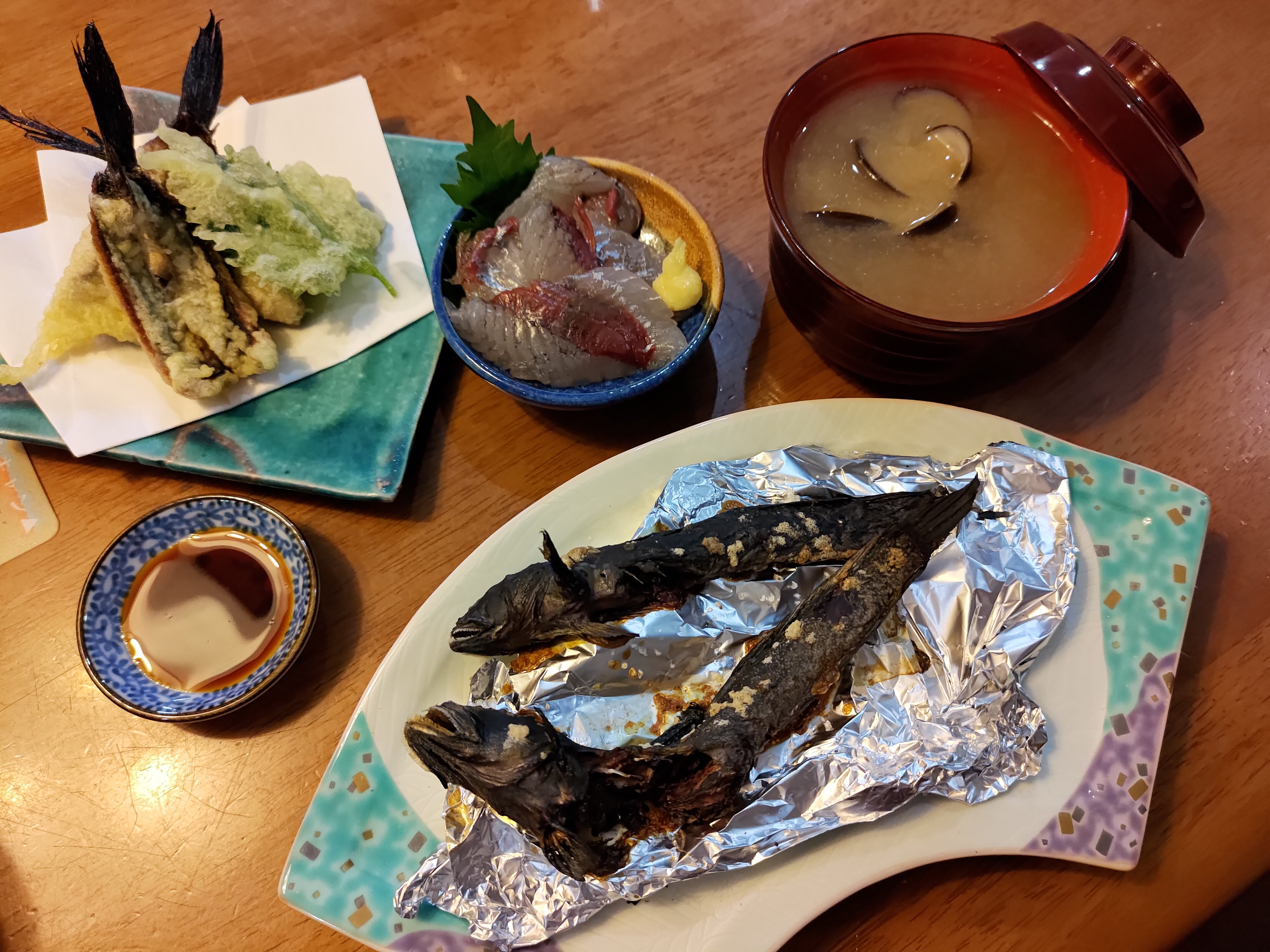 夢海 556魚種食べた人 夢海料理図鑑 吉池さんで買った海鮮まつり ムツゴロウの天ぷらと塩焼き 筑後川産しじみ汁 京都舞鶴産トビウオ刺身 T Co Liezbgcsbr Twitter