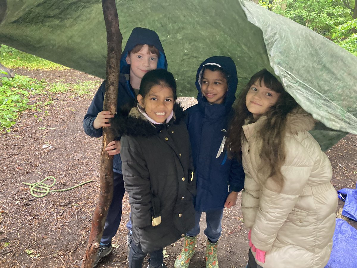 BalgreenPrimary's tweet photo. #Primary4b worked together to create some fantastic dens to keep dry from the rain this morning ☔️ https://t.co/hJq8SjPsrR