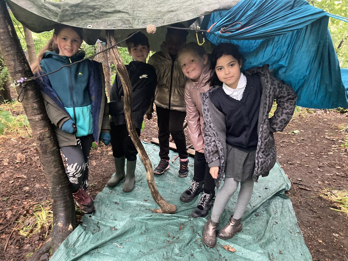 BalgreenPrimary's tweet photo. #Primary4b worked together to create some fantastic dens to keep dry from the rain this morning ☔️ https://t.co/zqf3WJD8HF