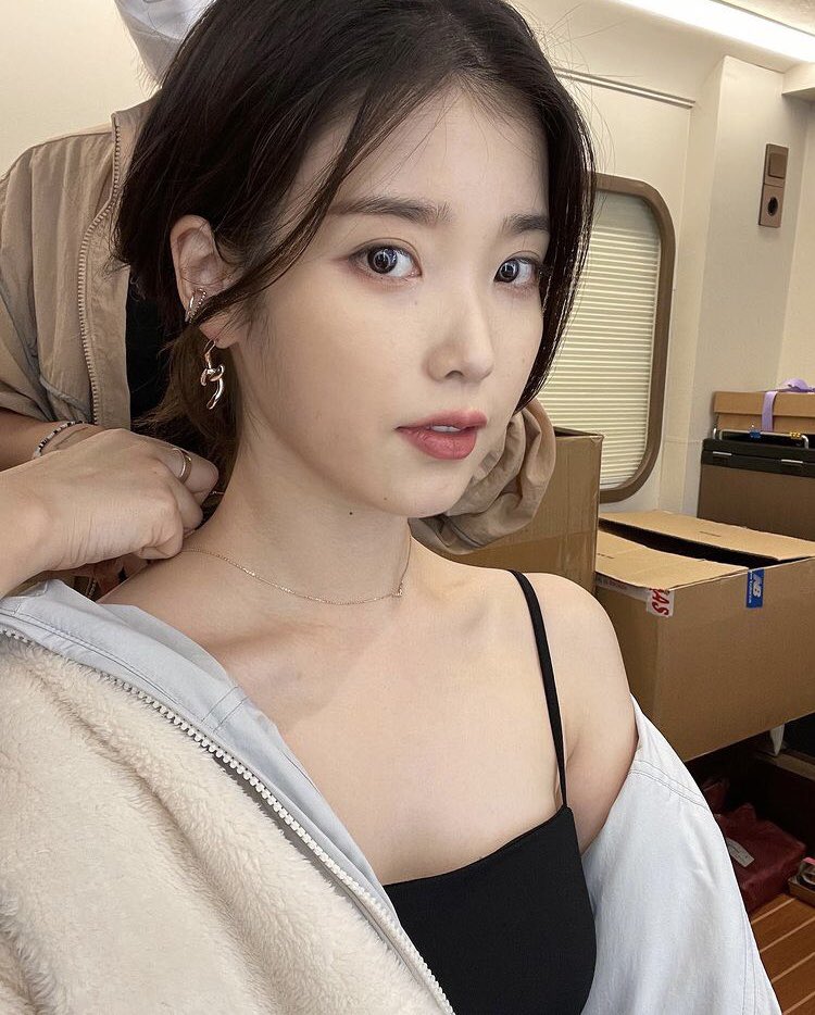 beachdayo's tweet photo. 💖大好きな私のお姫様💖
IU 생일축하합니다🎂🥂✨✨
#IU
#이지은
 #IU_SpringOf30
#IUDAY https://t.co/Ph4nx54ozh