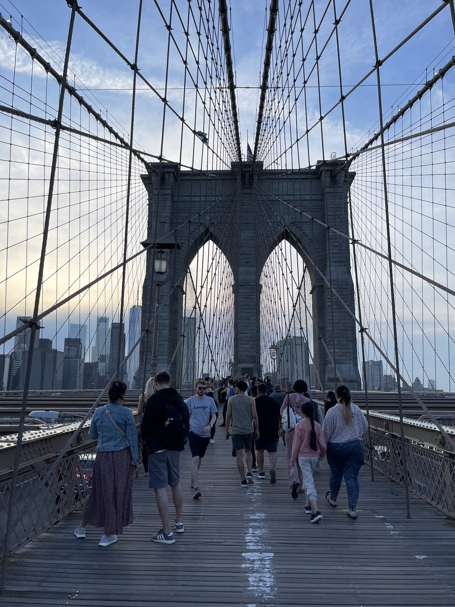 pjuguets's tweet photo. Sundown at Brooklyn Bridge #brooklynbridge #newyorkcity #strolling https://t.co/tw9eE1u9no
